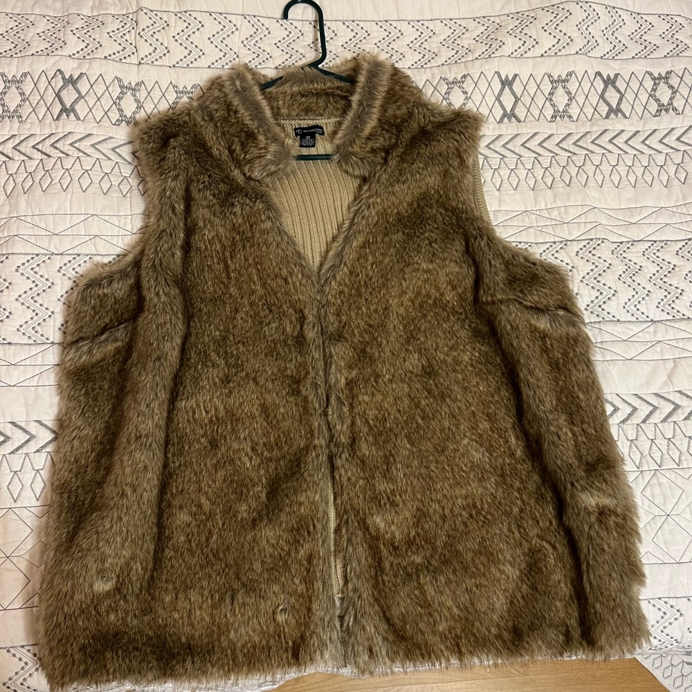 XL ladies faux fur vest